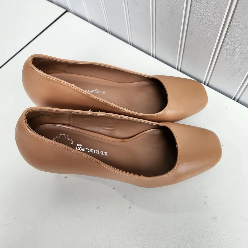 Journee Collection Women's Monalee Square Toe Mid Heel Pumps Tan 9.5